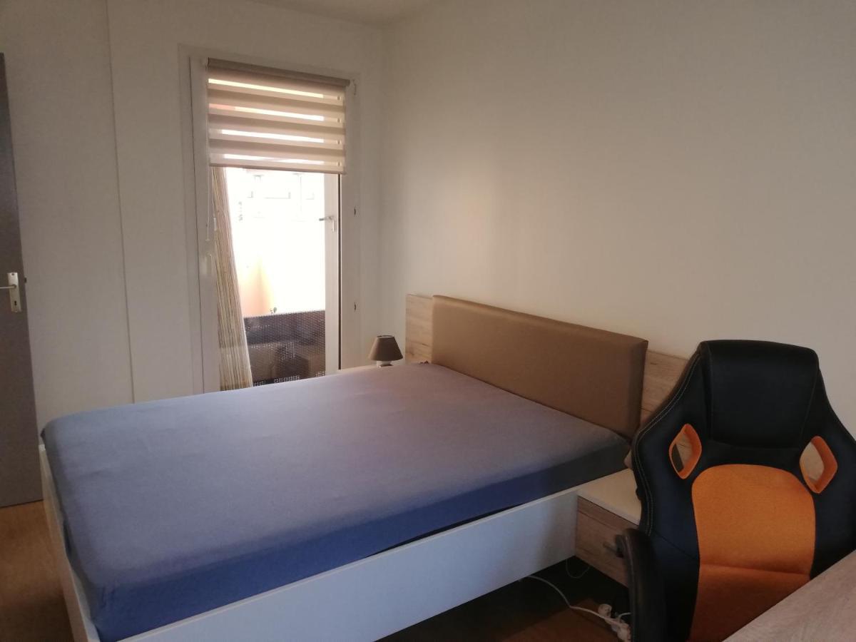 Grand T3 Avec Clim, Parking Et Terrasse Privative - Agen Apartment Luaran gambar