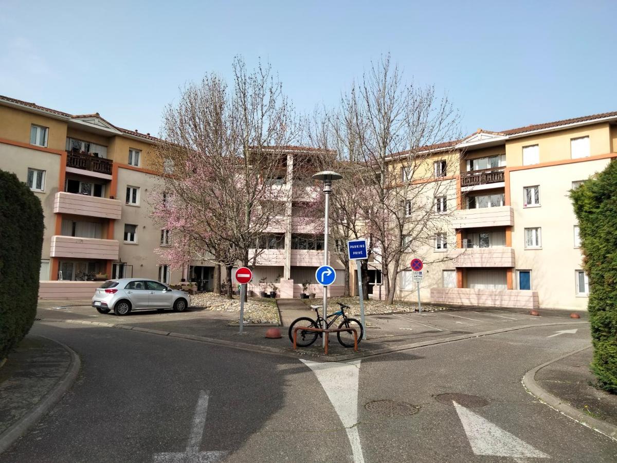 Grand T3 Avec Clim, Parking Et Terrasse Privative - Agen Apartment Luaran gambar