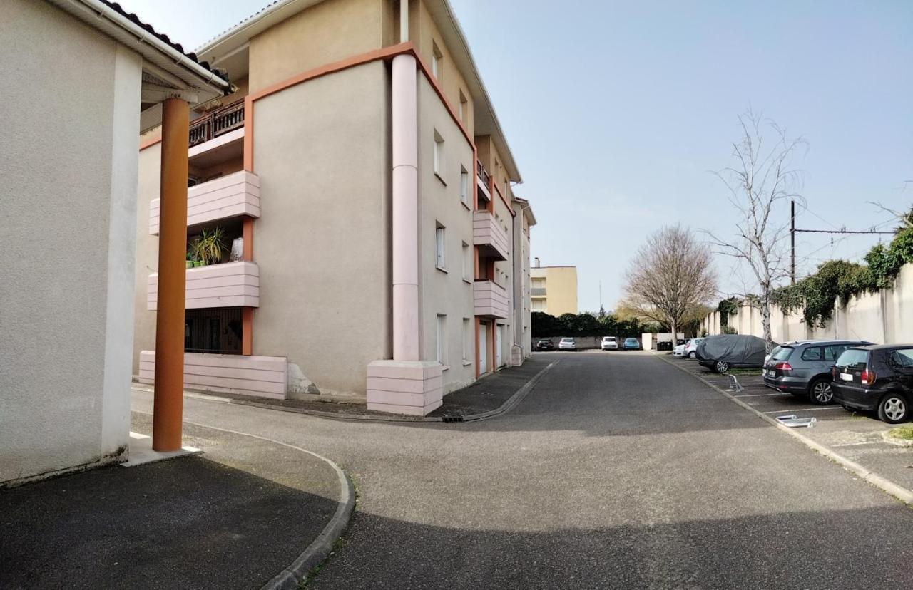Grand T3 Avec Clim, Parking Et Terrasse Privative - Agen Apartment Luaran gambar